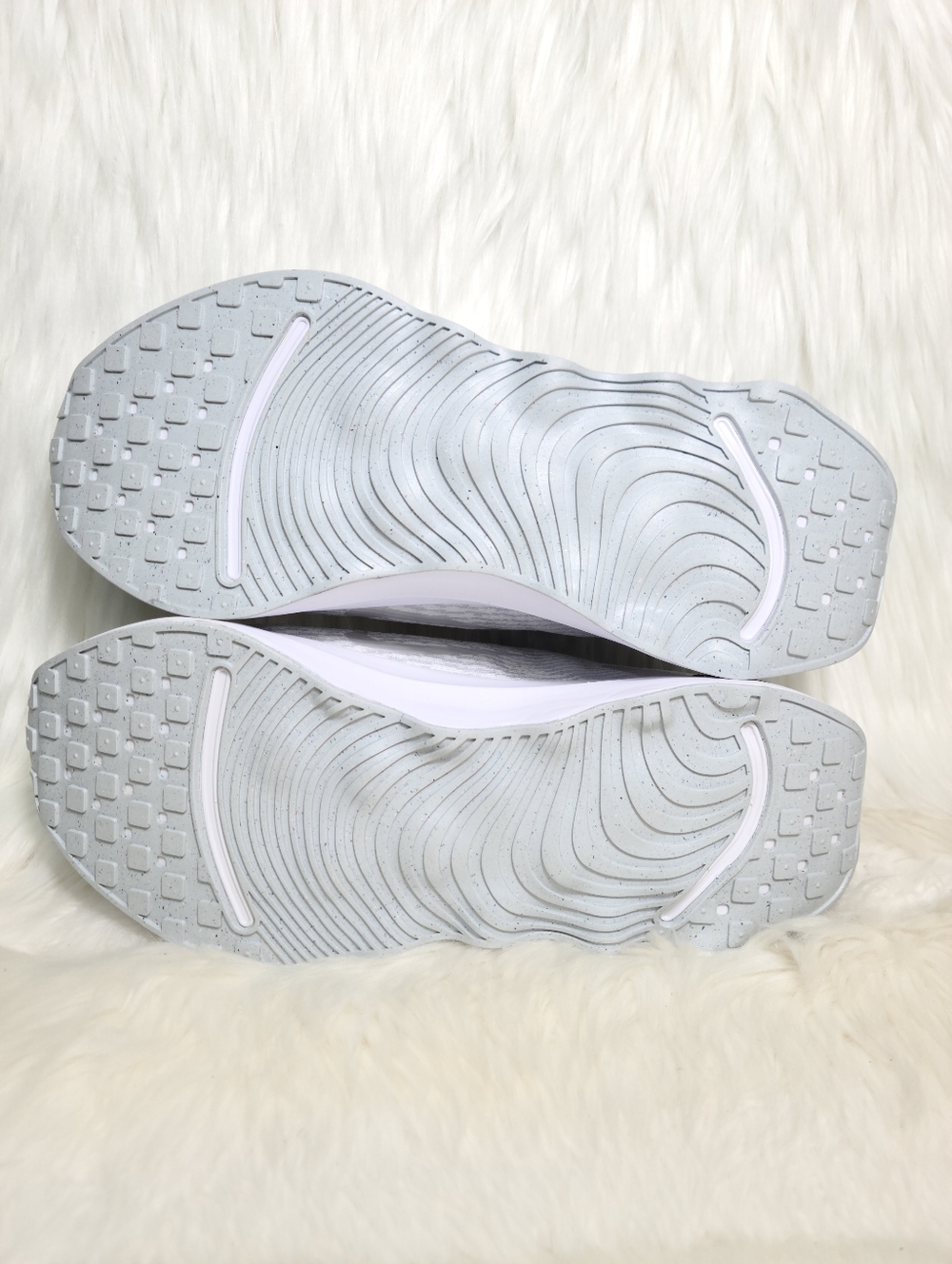 Nike Motiva White Pure Platinum Men 8.5 Women 10 NEW - Picture 6 of 7